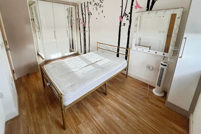 9, Pontes Avenue, Hounslow photo 3