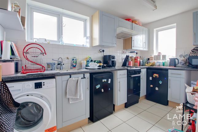 19, Caterham Close, Clacton-on-Sea photo 3