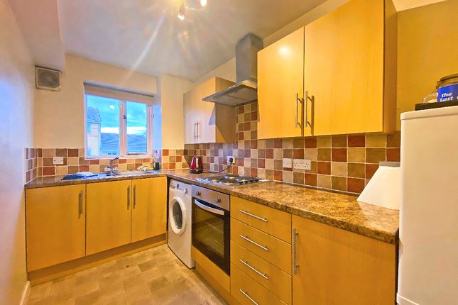 202, Ascot Court, Aldershot photo 2