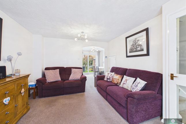 8, Jacobean Close, Maidenbower photo 4