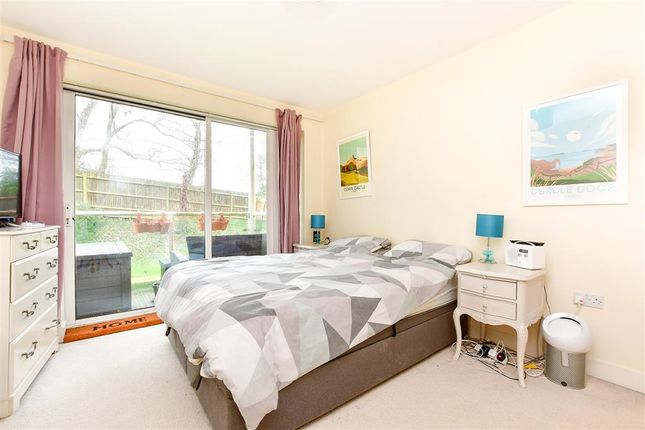 Flat for sale in Hill View, Dorking, Surrey