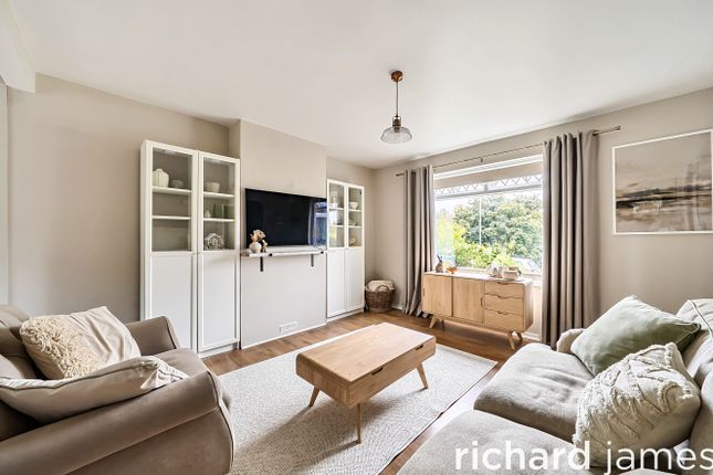 Manor Crescent, Swindon photo 3