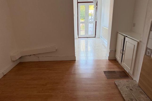 85 Keats Way, Greenford photo 2