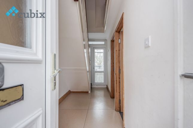 Maisonette to rent in St Georges Road, London