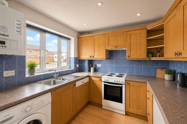 12, Pebble Court, Southampton photo 2