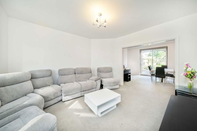 34, Shirehall Lane, London photo 4