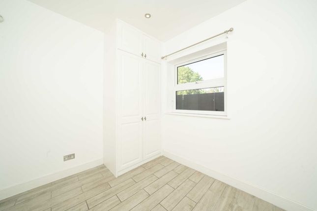 Flat for sale in Leamington Park, London
