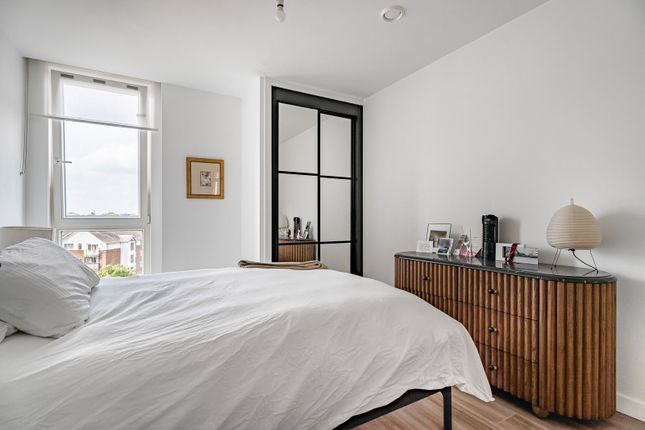 Flat 37, Park North Apartments, 60, Stamford Road, London photo 4