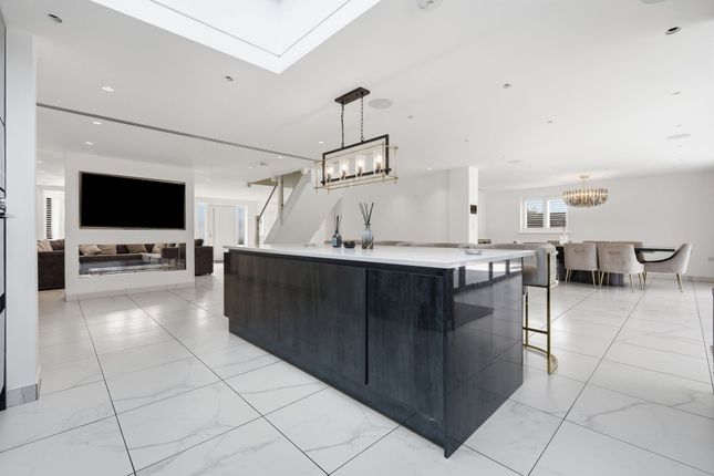 86 Church Lane, Upminster photo 4