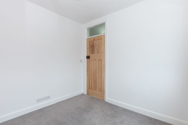 Terraced house to rent in Ruscote Square, Banbury
