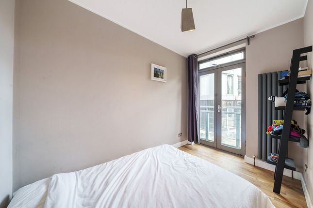 Flat for sale in Tanner Street, London