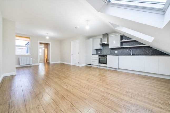 Flat to rent in Backwater Place, Kingston Upon Thames