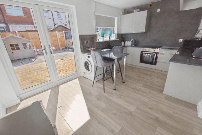 24, Penrith Grove, West Yorkshire photo 4
