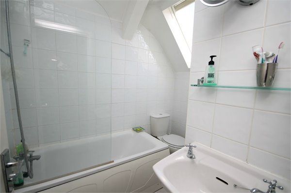 Flat to rent in Dartmouth Road, Mapesbury, London