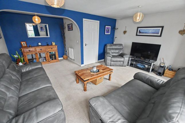 32, Romulus Close, Northampton photo 4