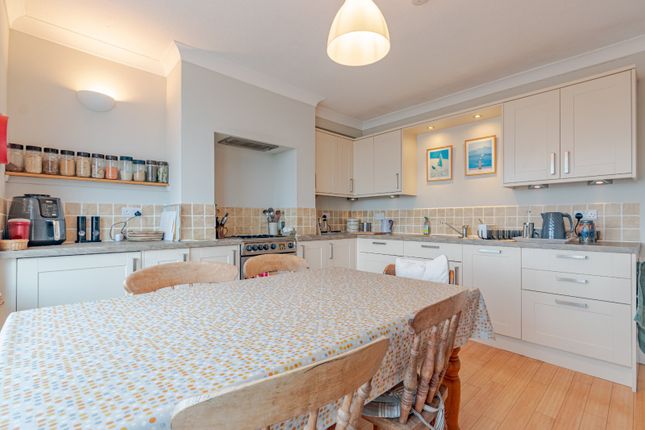 5, Barley Cote Grove, Keighley photo 4