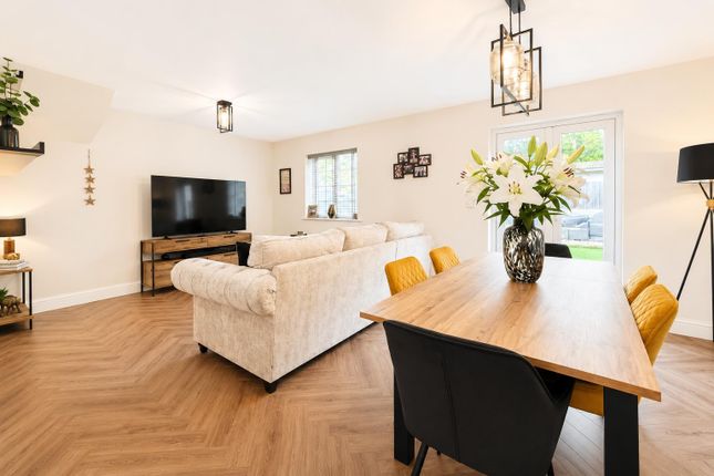 14, Skayman Fields, Carlton-Le-Moorland photo 4