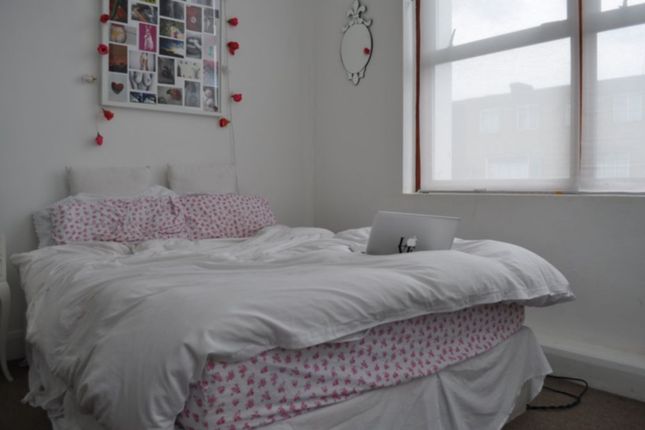 Flat D, 431, Bethnal Green Road, London photo 4