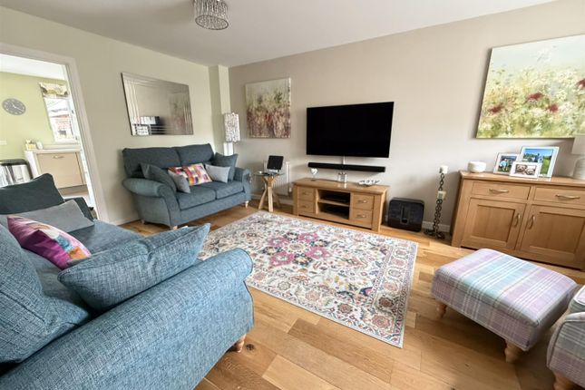 20, Brampton Grange Drive, Daventry photo 2