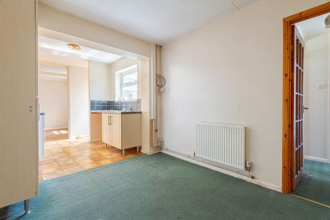 5 Lawnswood Drive, Great Yarmouth photo 4