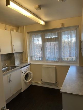 Flat to rent in High Street, Feltham