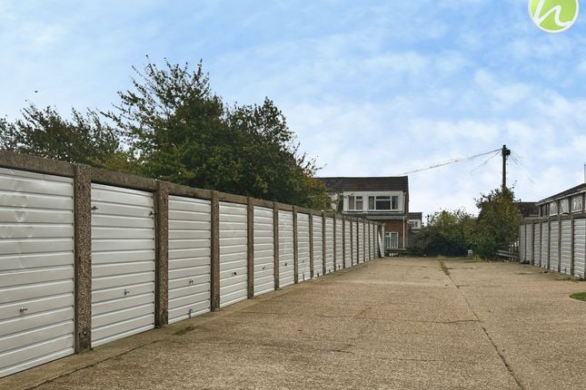 30 Colne Court, Tilbury photo 4
