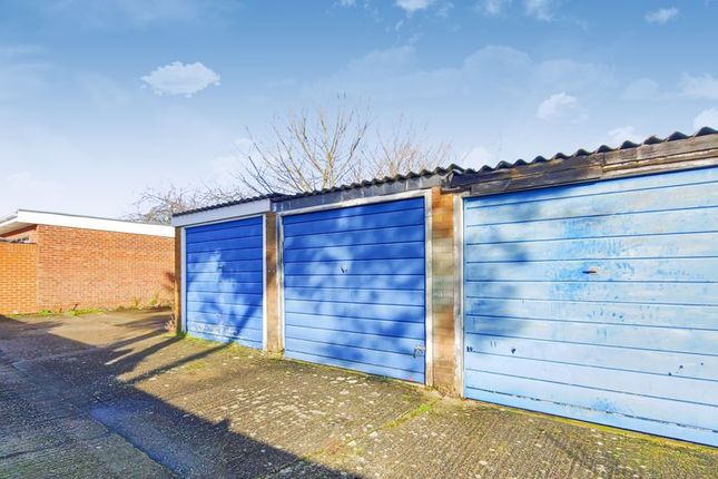 2 Bed Maisonette For Sale In Dormers Wells Lane Southall Ub1 Zoopla