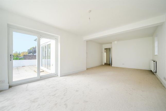 52, Aldershot Road, Fleet photo 4