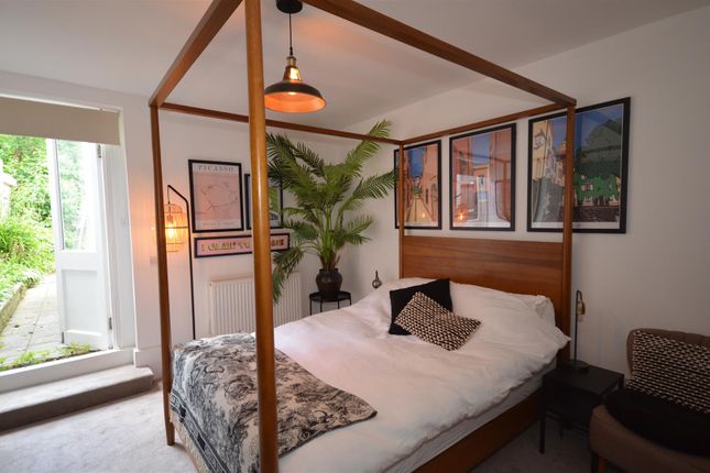 GFF, 174, Muswell Hill Road, London photo 5