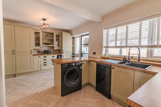 6, Gradon Close, Barry photo 4