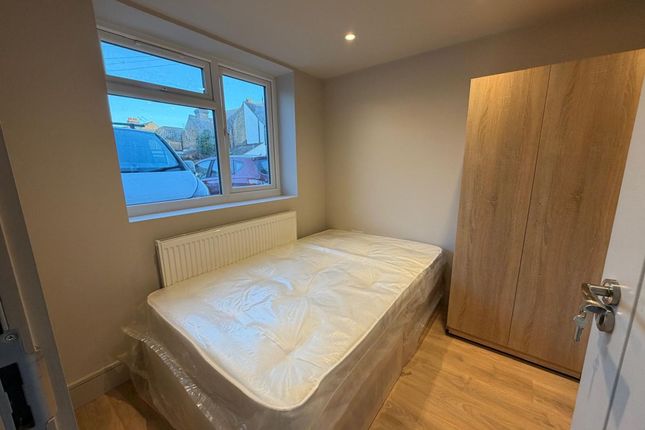 3 Old Farm Road, West Drayton photo 4