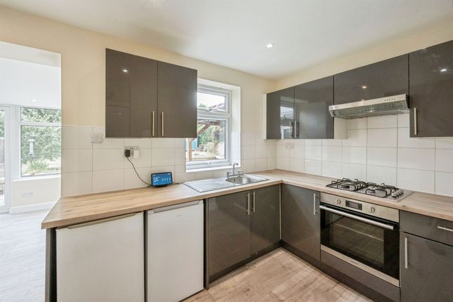 23, Charnell Avenue, Rotherham photo 4