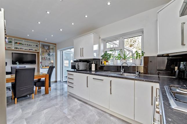 10, Birchwood Way, St. Albans photo 2