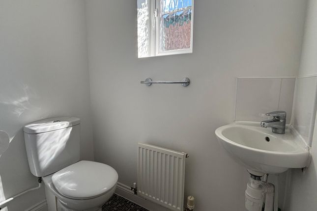 38, Horsham Road, Swindon photo 3