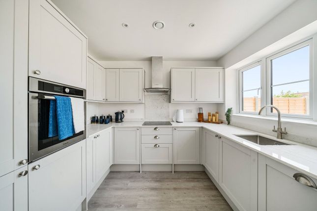 8, Willow Close, Minster on Sea photo 4
