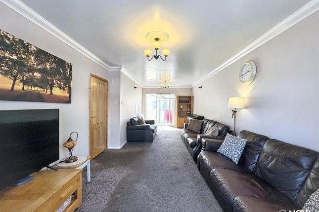 22, Brackendale Grove, Luton photo 2