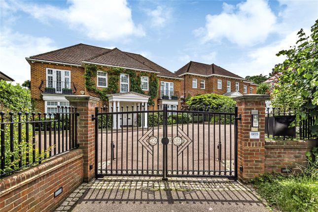 Barlodian House and Lodge, 105, Totteridge Lane, London photo 3