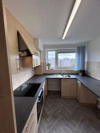 Flat to rent in Tilehurst Court, Kersal Way, Salford