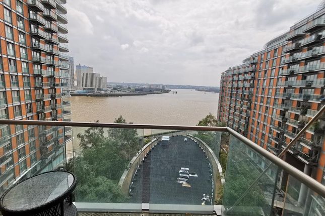 Flat to rent in New Providence Wharf, 1 Fairmount Avenue, Canary Wharf, South Quay, London