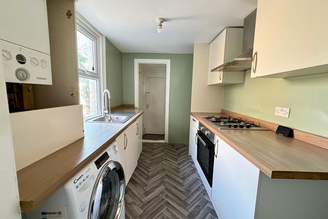 12 Stuart Road, Gravesend photo 3