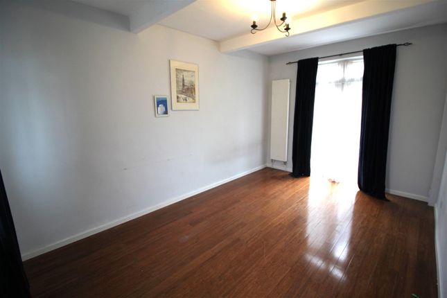 Cornwall Avenue, Middlesex photo 3