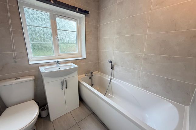 37, Gildercliffe, Scarborough photo 3