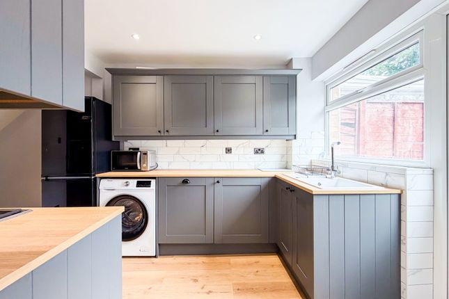 26, Elizabeth Gardens, Southampton photo 4