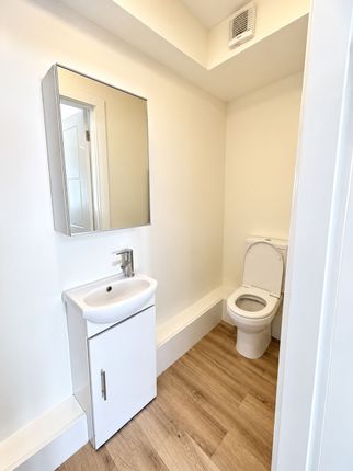 Flat 1, 9 Lower Addiscombe Road, Croydon photo 4