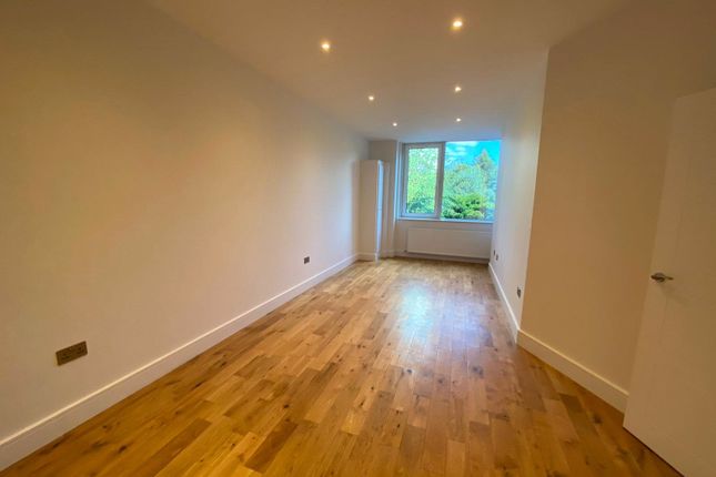 1,, Lavenir, Bracknell photo 3