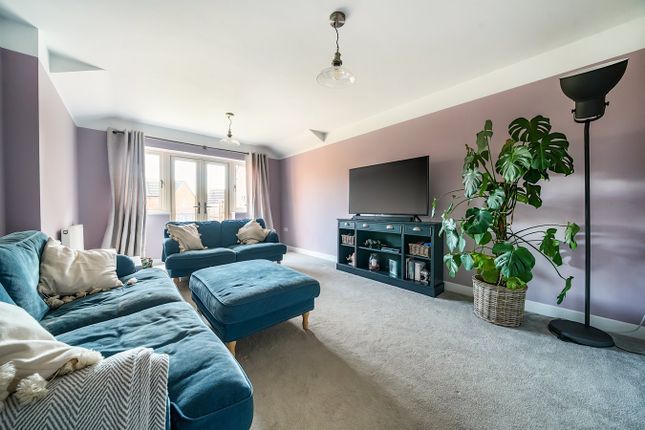18, Loganberry Way, Henlow photo 3