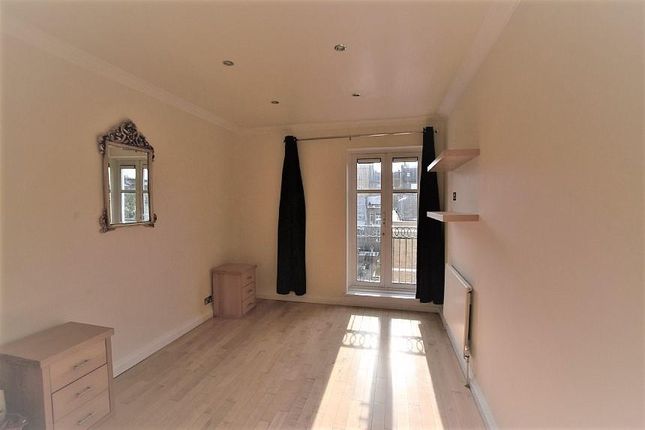 Flat 34 Walnut Court, St. Marys Gate, London photo 2
