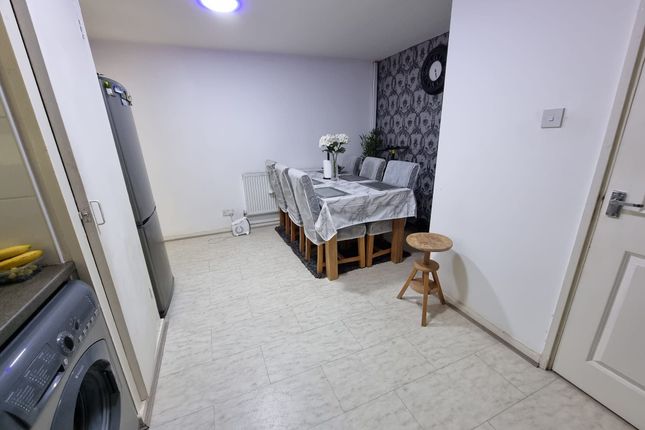 49 Lockerbie Avenue, Leicester photo 4
