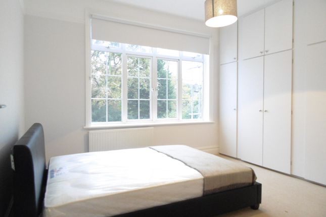 Flat to rent in Lydford Road, London