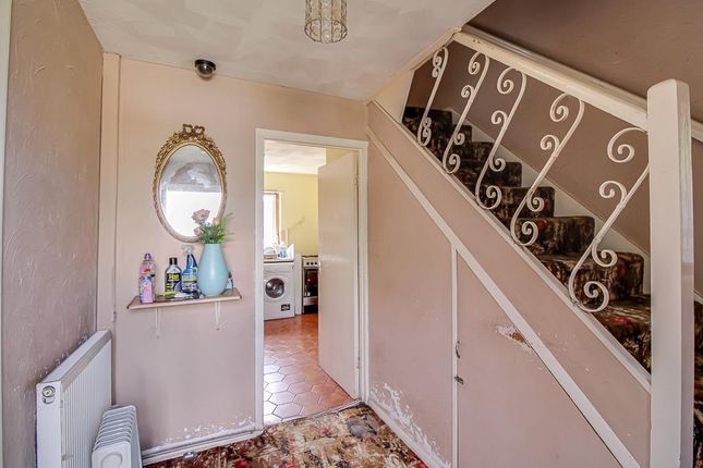 98, Eastwoodbury Crescent, Southend-on-Sea photo 4